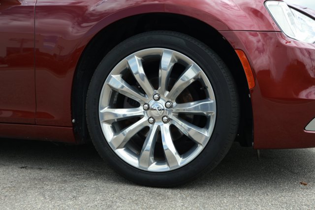 Used 2019 Chrysler 300 Touring w/ Chrome Appearance Package image 5