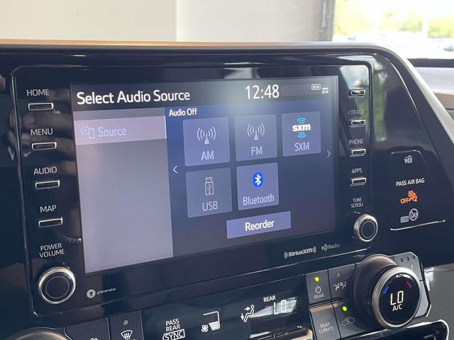 Used 2021 Toyota Highlander XLE AWD/4WD image 28