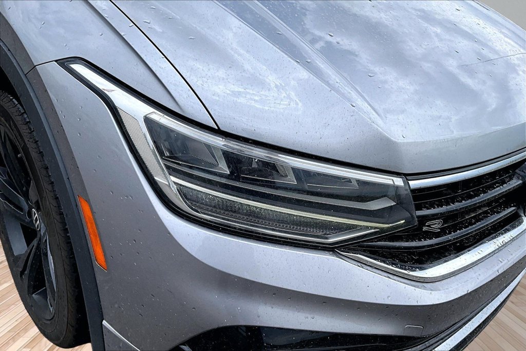 Used 2023 Volkswagen Tiguan SE R-Line AWD/4WD image 28