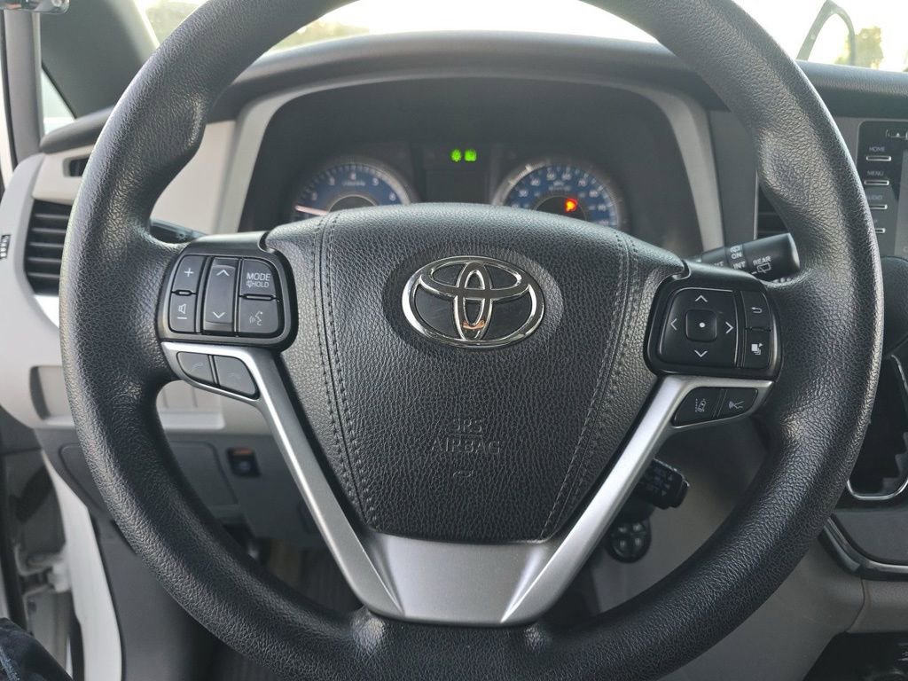 Used 2019 Toyota Sienna LE image 12