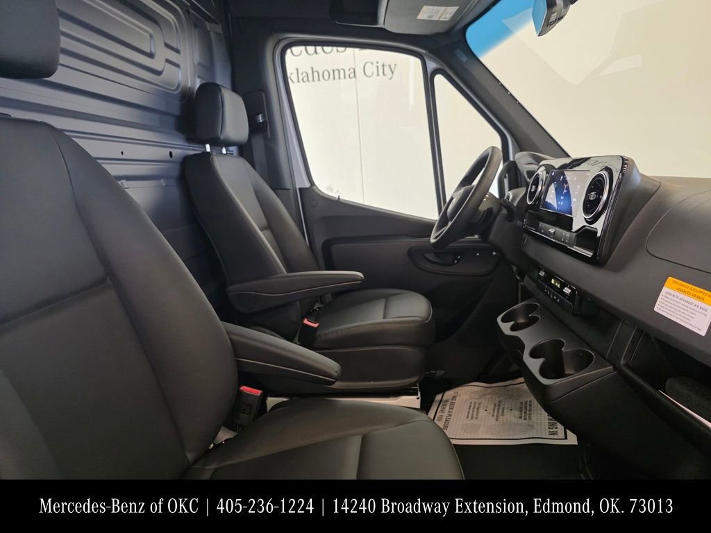 Used 2025 Mercedes-Benz Sprinter 2500 image 13
