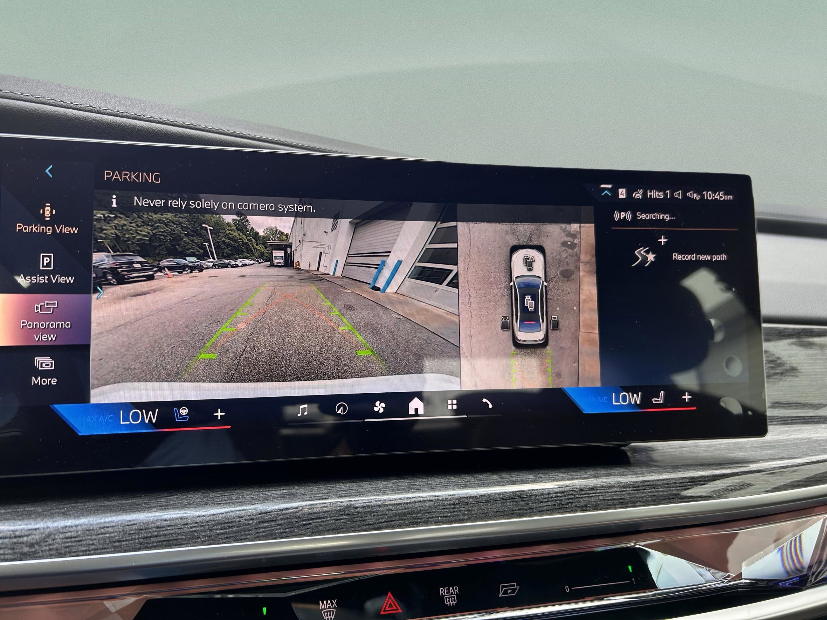 Used 2025 BMW 750e xDrive w/ Executive Package image 18