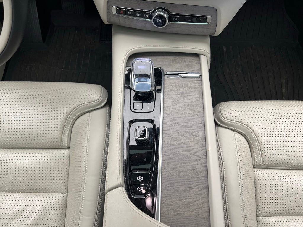 Used 2025 Volvo XC90 B6 Ultra w/ Protection Package Premier image 34