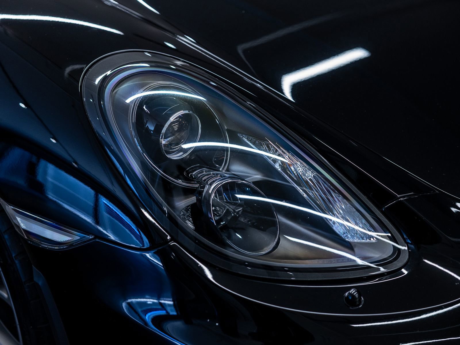 Certified 2016 Porsche Cayman GT4 RWD image 14