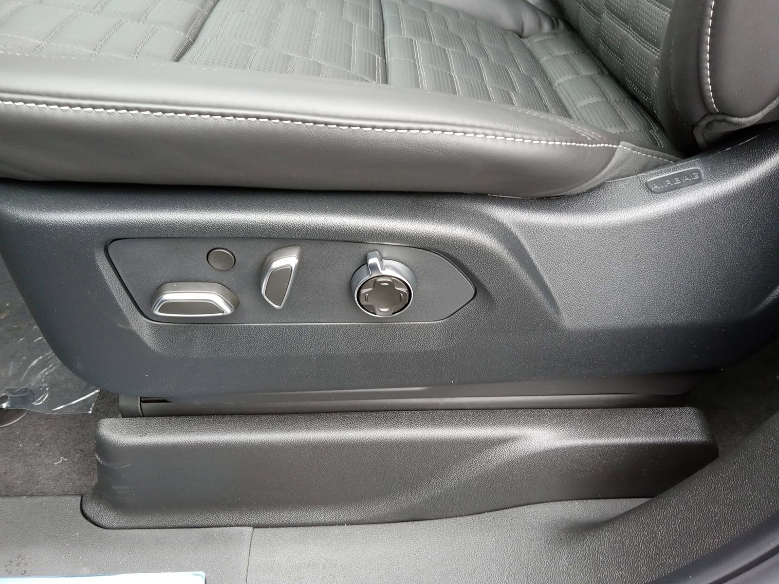 New 2026 Cadillac Escalade Platinum Sport w/ LPO, ONYX Package image 21