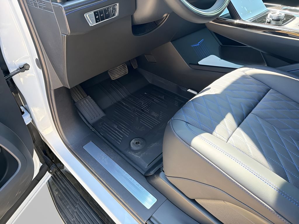 New 2026 Cadillac Escalade IQL Sport 1 w/ LPO, Floor Liner Package AWD/4WD image 24