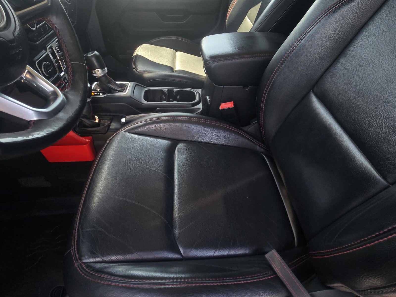Used 2018 Jeep Wrangler Unlimited Rubicon w/ Dual Top Group AWD/4WD image 11