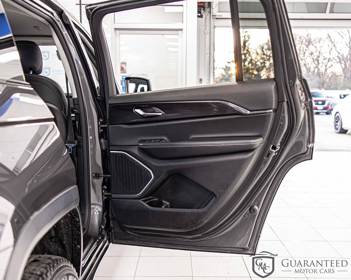 Used 2021 Jeep Grand Cherokee L Laredo w/ Luxury Tech Group I AWD/4WD image 40