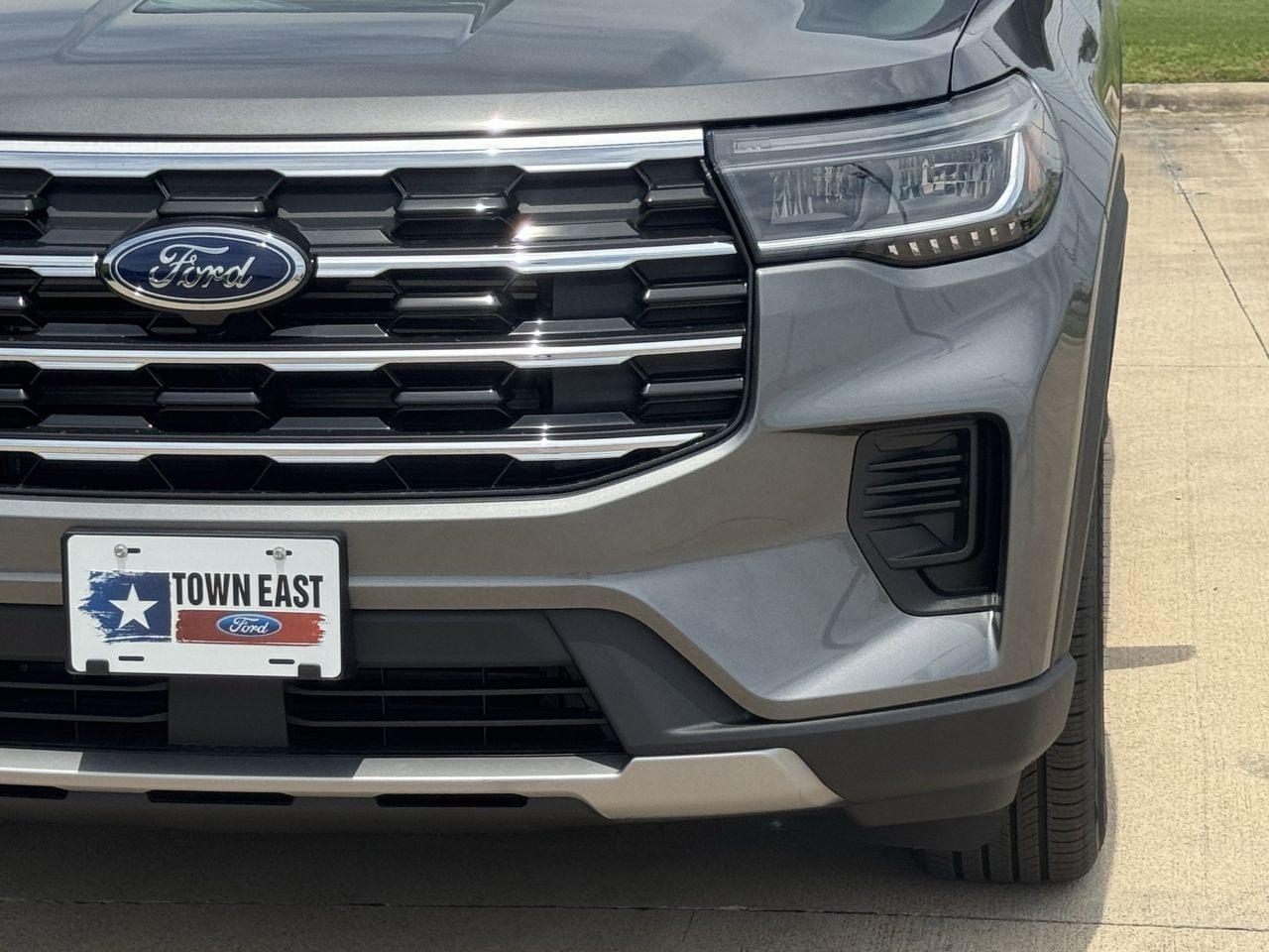 New 2026 Ford Explorer Active AWD/4WD image 9