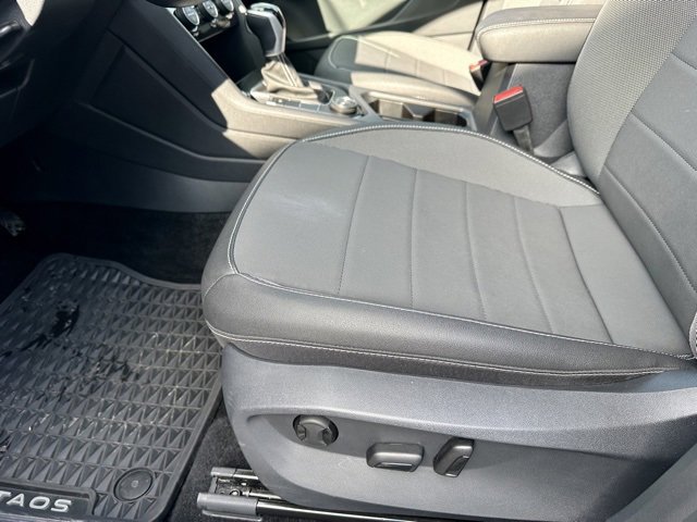 Certified 2024 Volkswagen Taos SE image 14