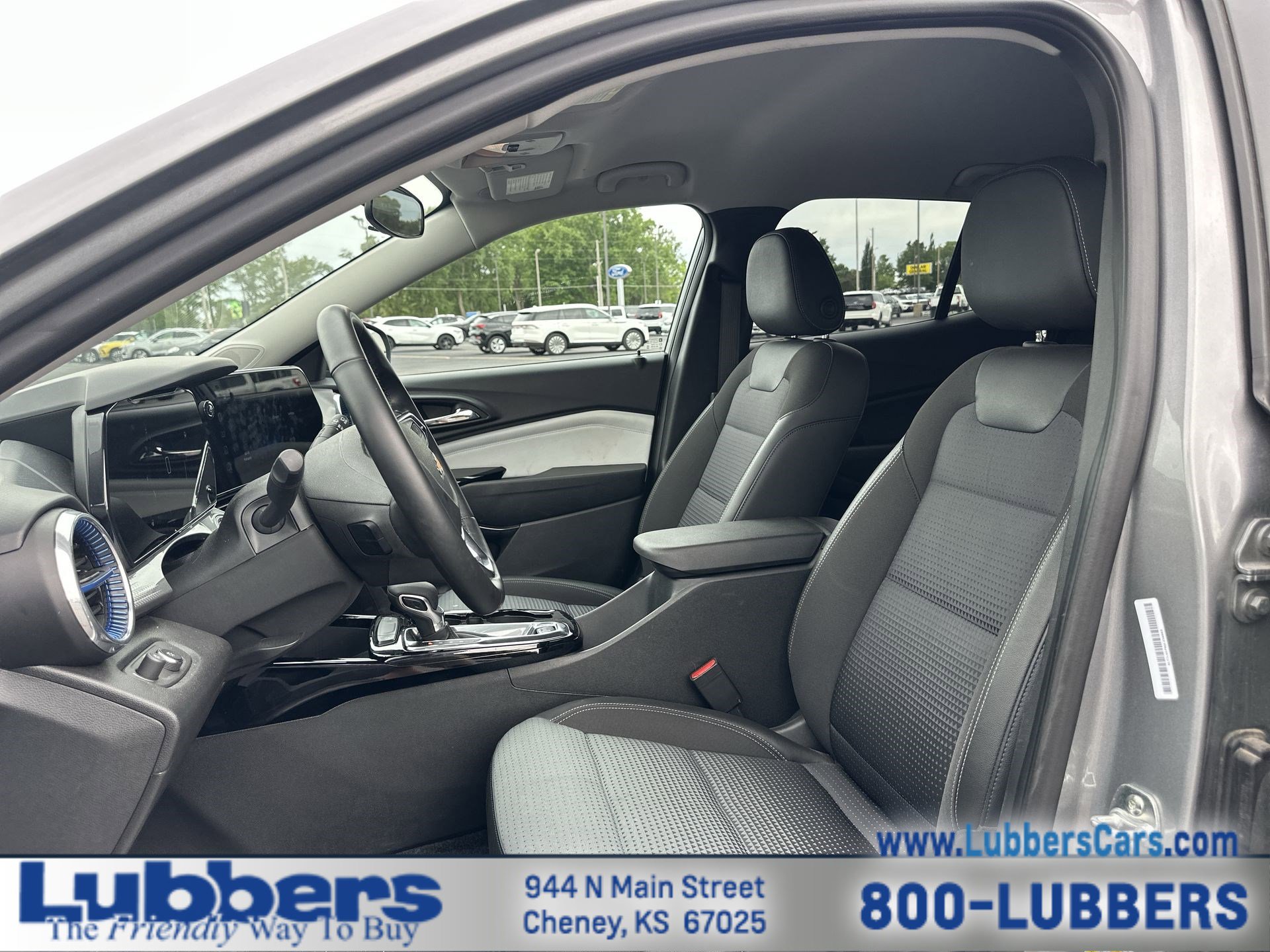 Used 2025 Chevrolet Trax LT w/ LT Convenience Package FWD image 11