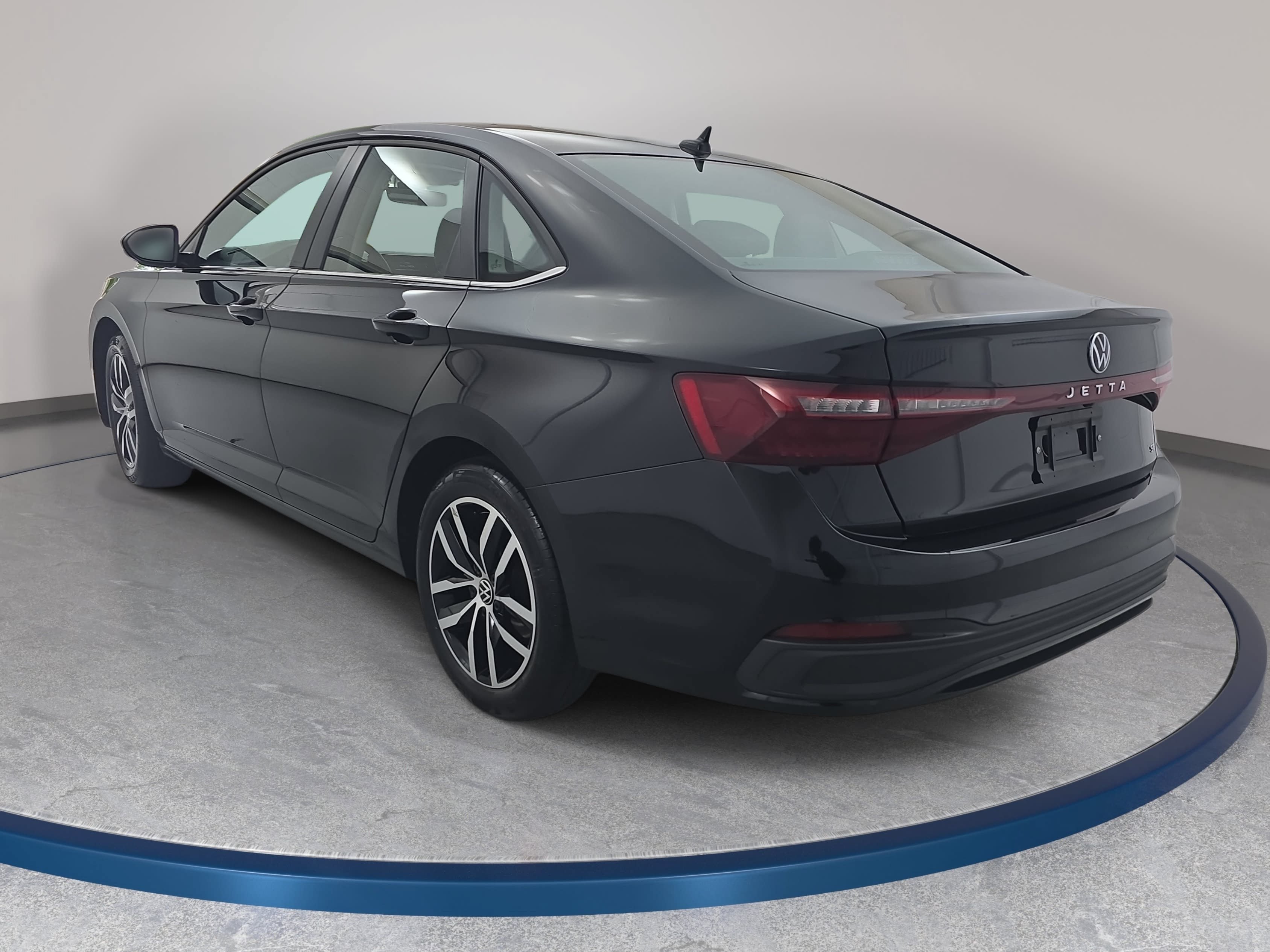 Certified 2025 Volkswagen Jetta SE FWD image 7