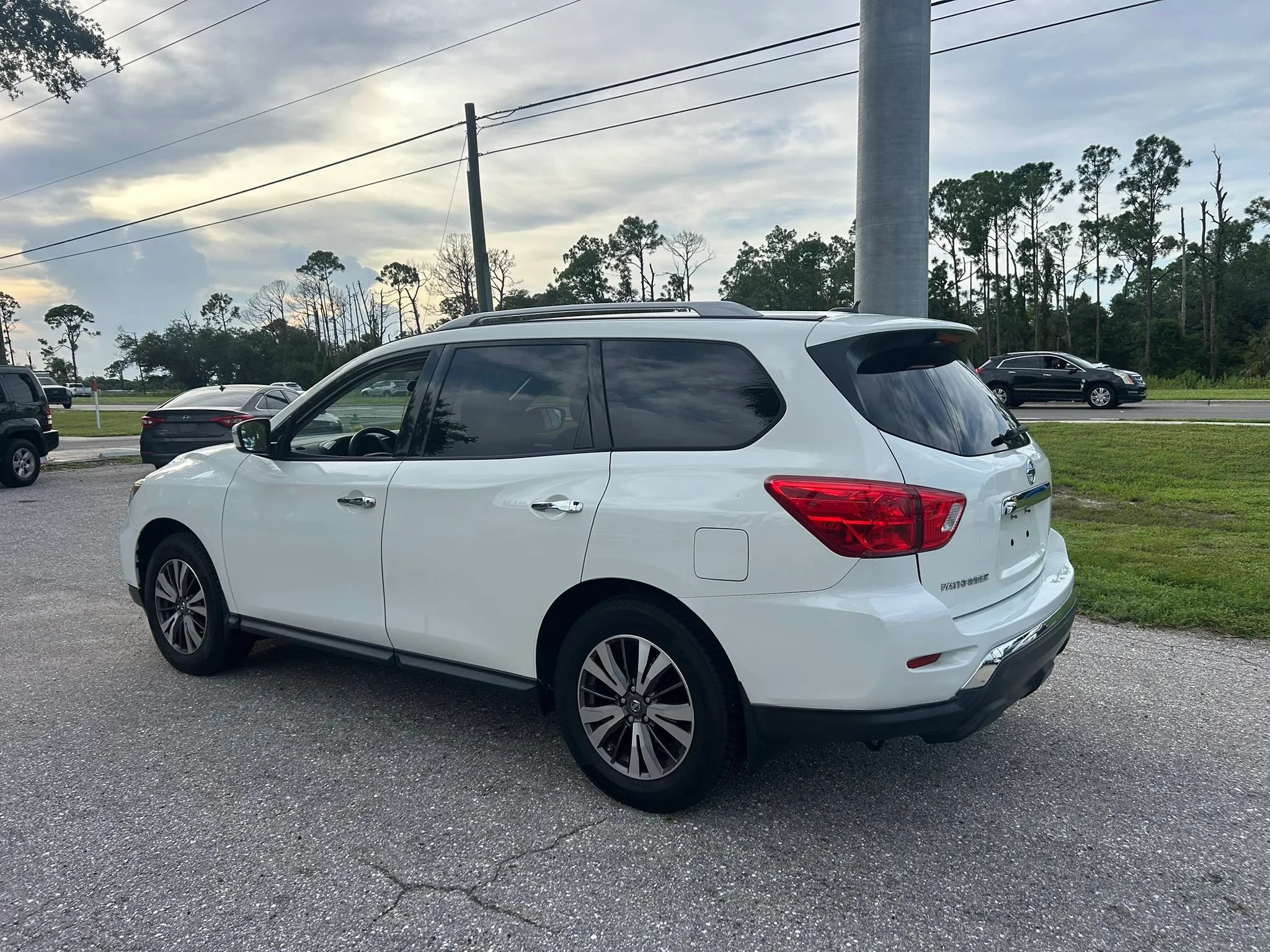 Used 2017 Nissan Pathfinder S FWD image 7
