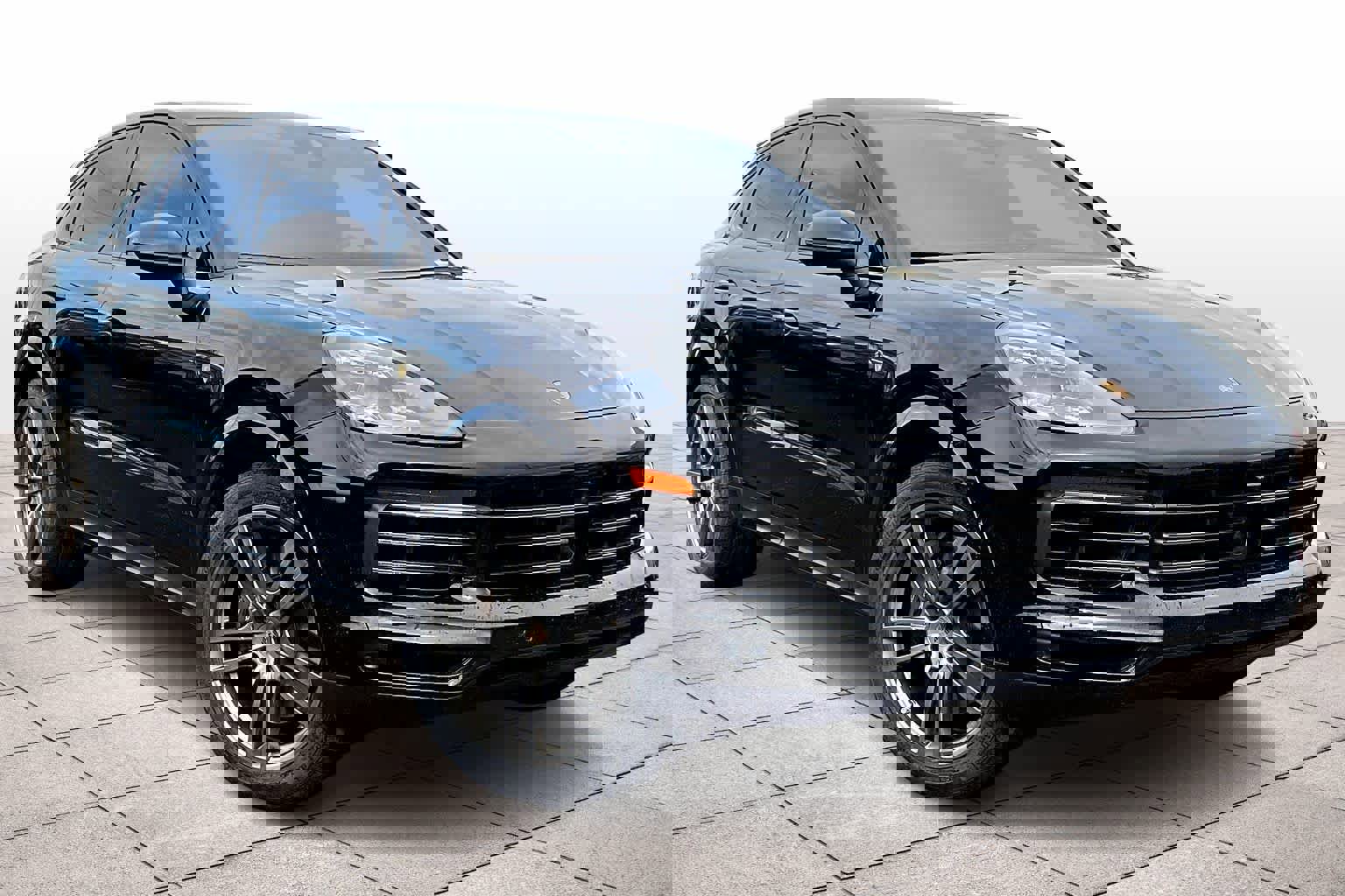 Used 2023 Porsche Cayenne Coupe image 2