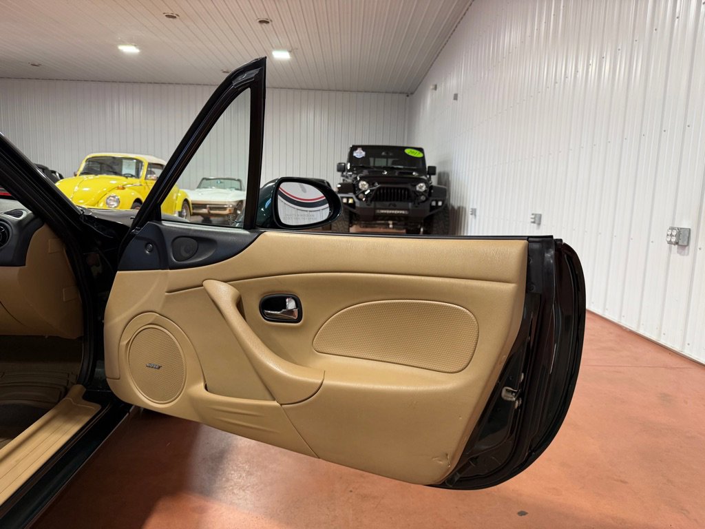 Used 2001 MAZDA MX-5 Miata RWD image 21