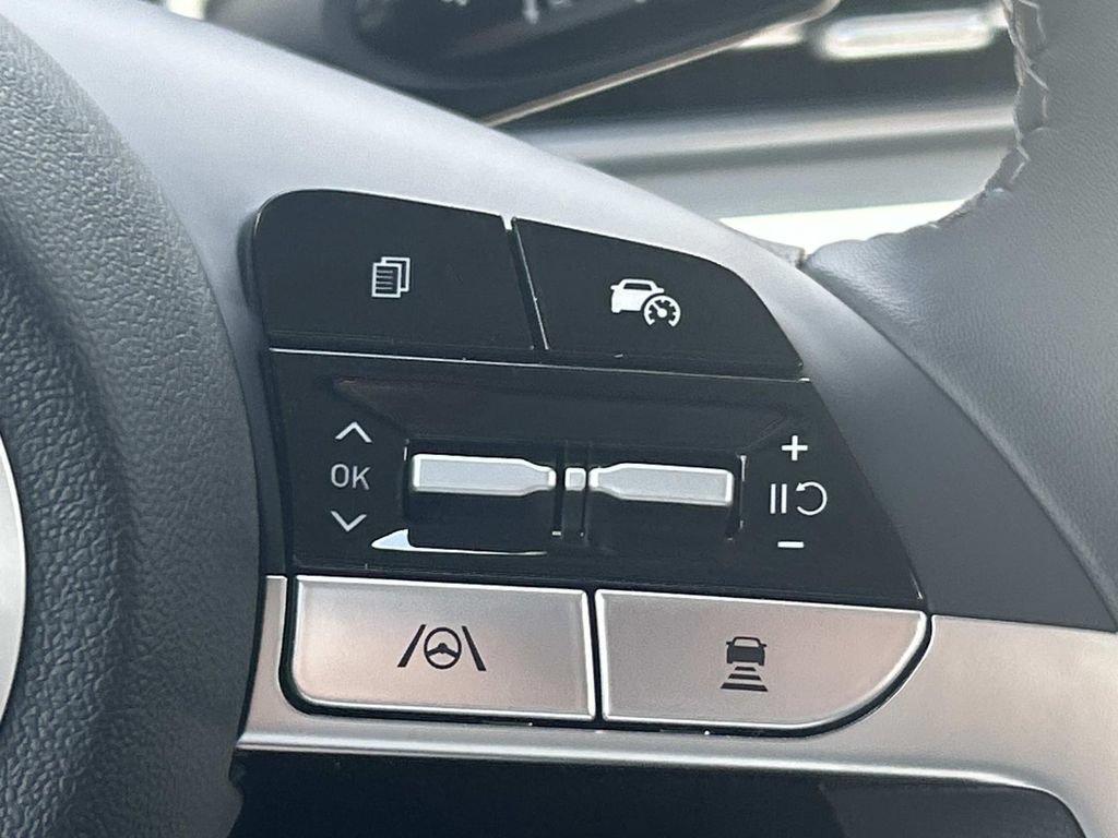 New 2026 Hyundai Elantra Limited FWD image 30