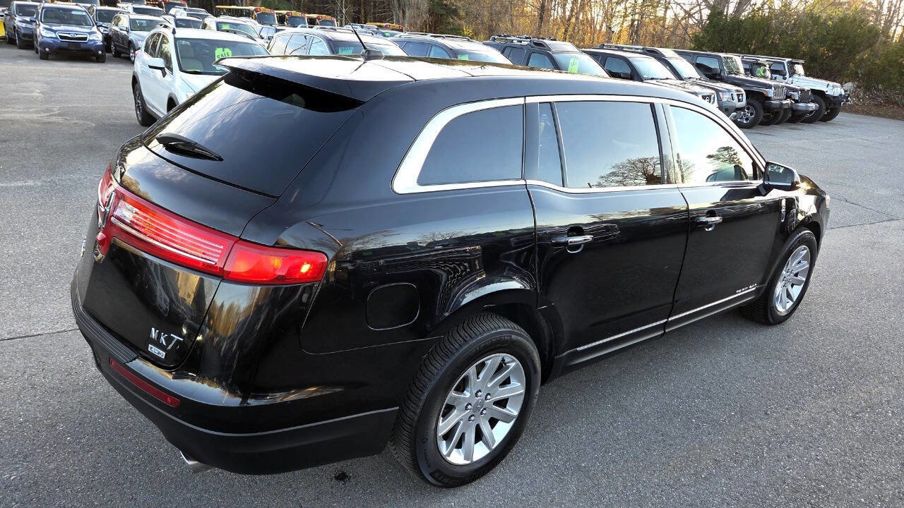 Used 2019 Lincoln MKT AWD image 13