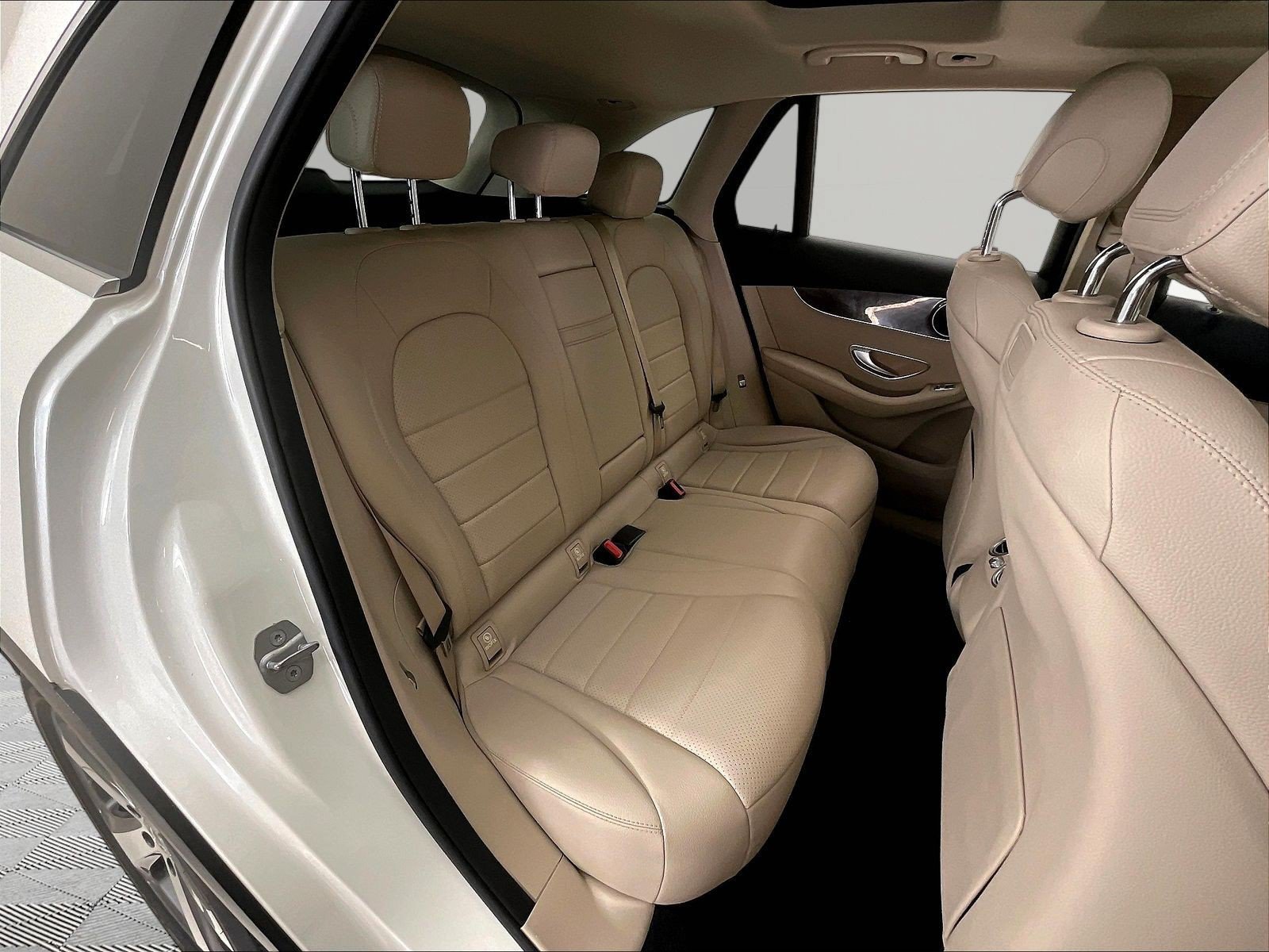 Used 2018 Mercedes-Benz GLC 300 4MATIC image 25