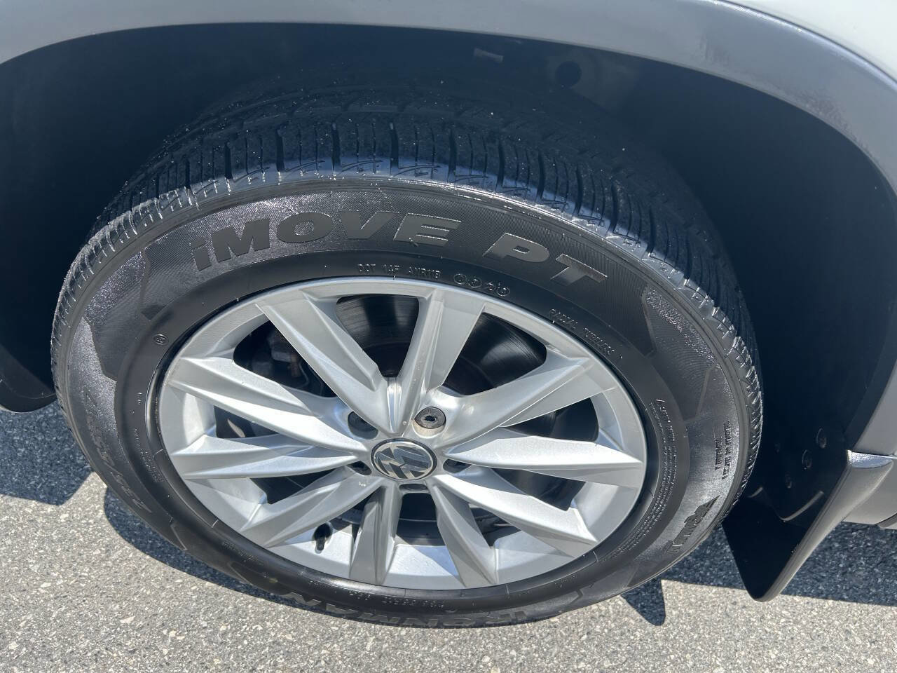 Used 2015 Volkswagen Tiguan SE image 16