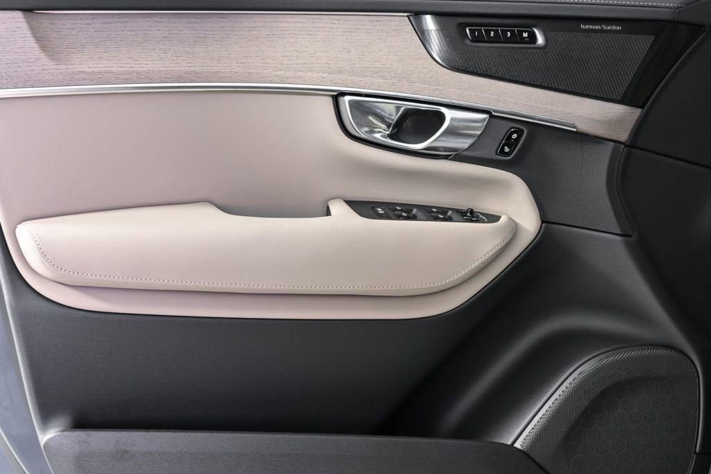 Certified 2026 Volvo XC90 B6 Plus w/ Protection Package Premier image 8