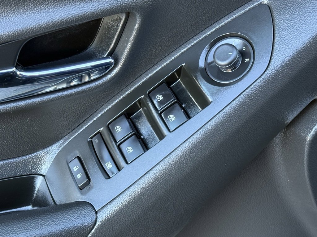 Used 2021 Chevrolet Trax LT w/ LT Convenience Package image 16