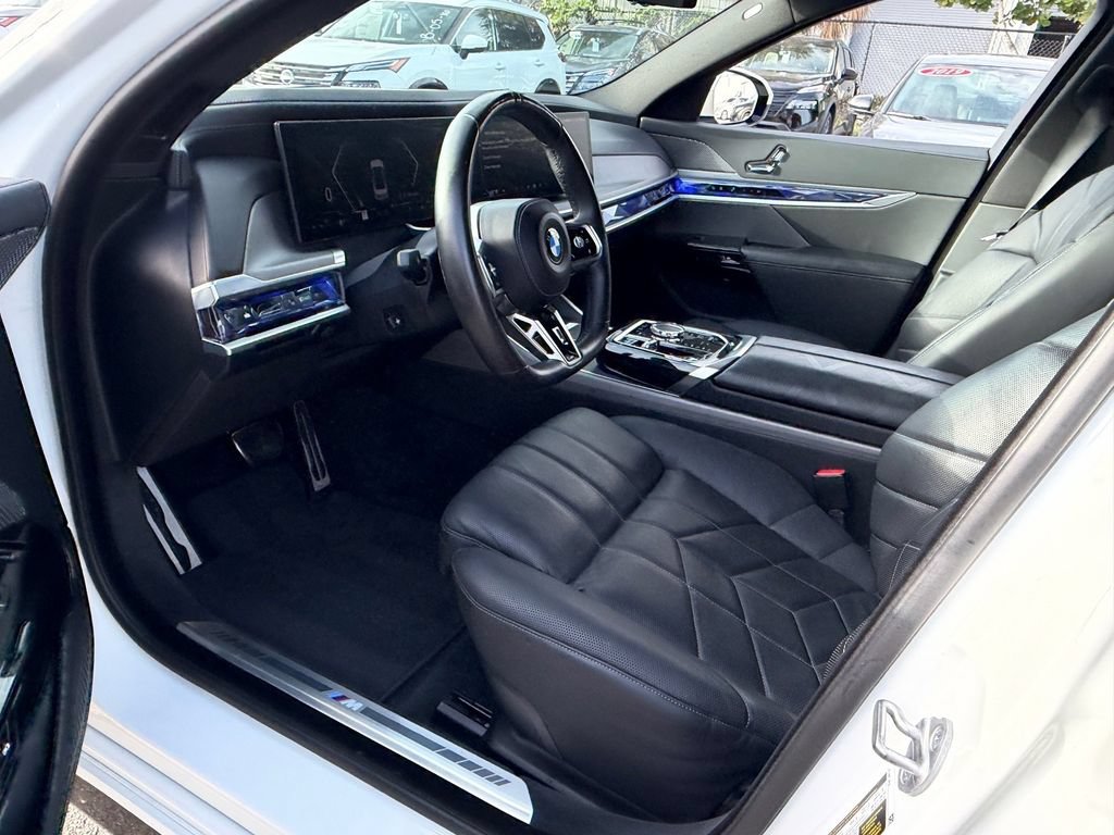 Used 2023 BMW 760i xDrive AWD/4WD image 11