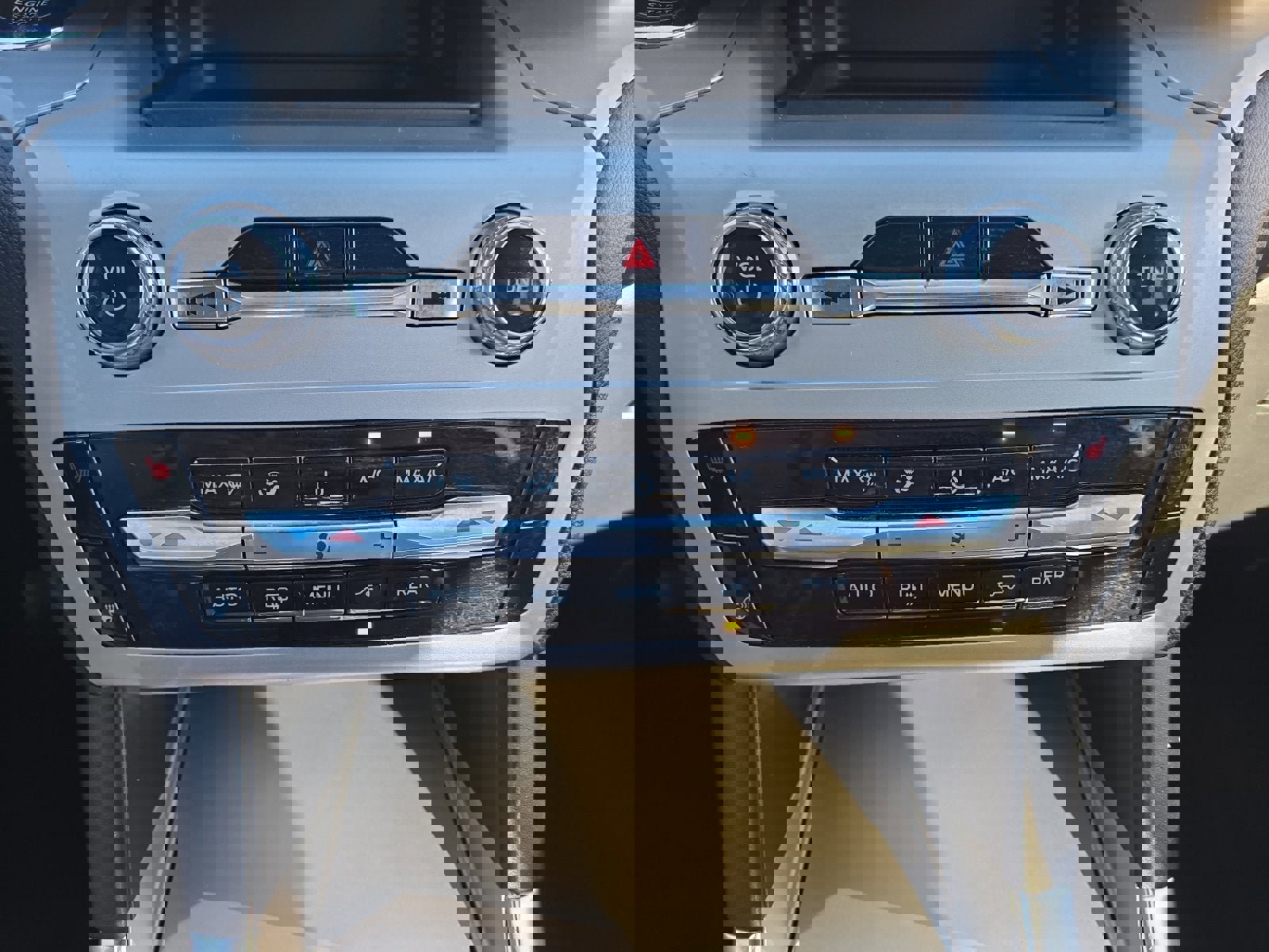 Certified 2022 Ford Explorer XLT w/ Equipment Group 202A image 20