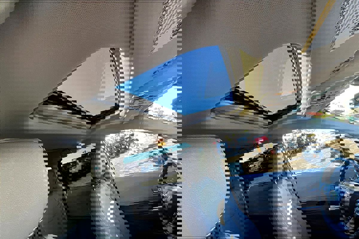 Used 2023 Toyota Sienna XLE image 18