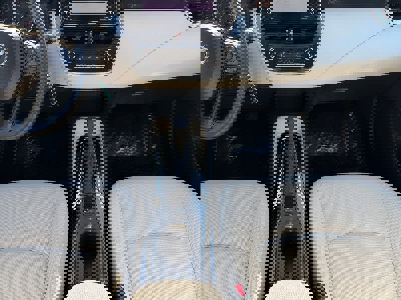 Used 2021 Toyota Corolla LE w/ Carpet Mat Package (TMS) image 16