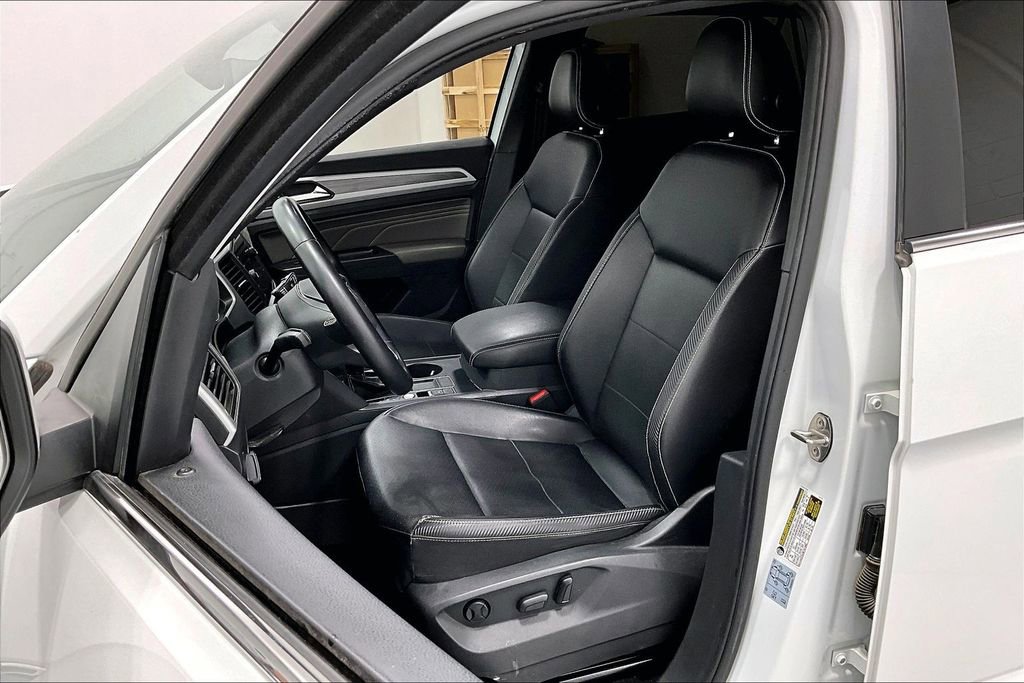 Used 2021 Volkswagen Atlas Cross Sport SE FWD image 32