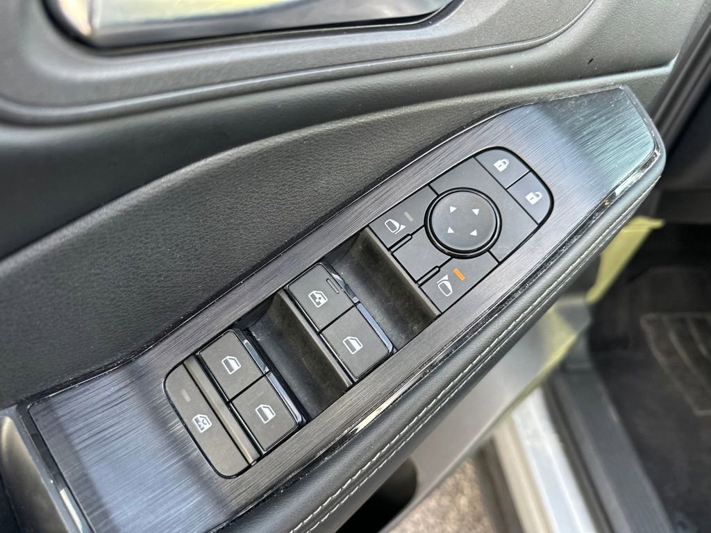 Used 2025 Nissan Rogue SV AWD/4WD image 9