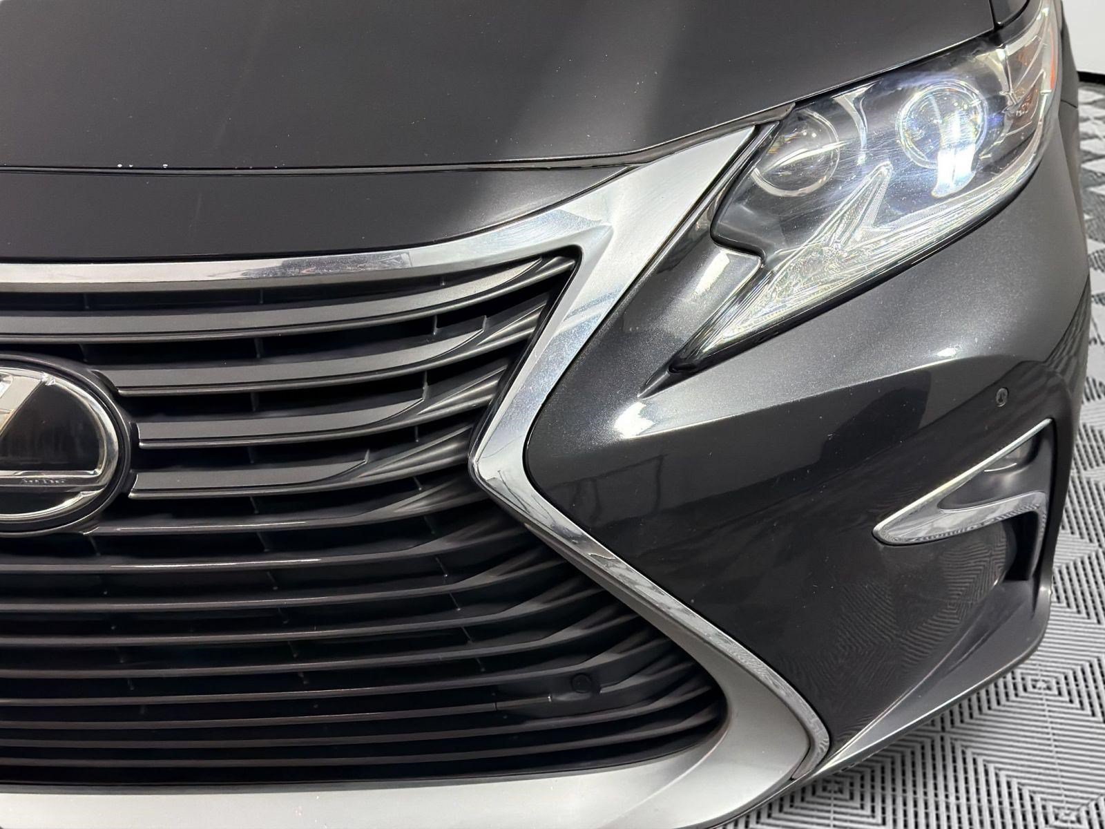 Used 2016 Lexus ES 350 w/ Luxury Package w/Wood Trim FWD image 12