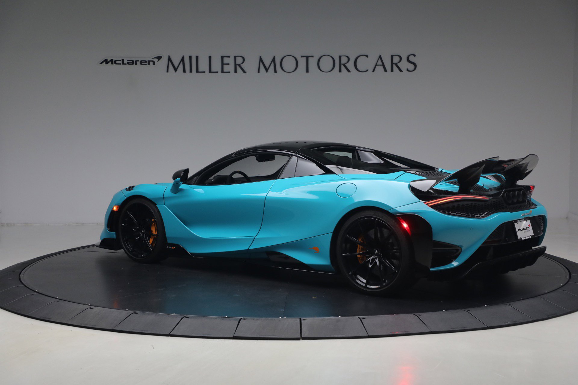 Used 2022 McLaren 765LT RWD image 24