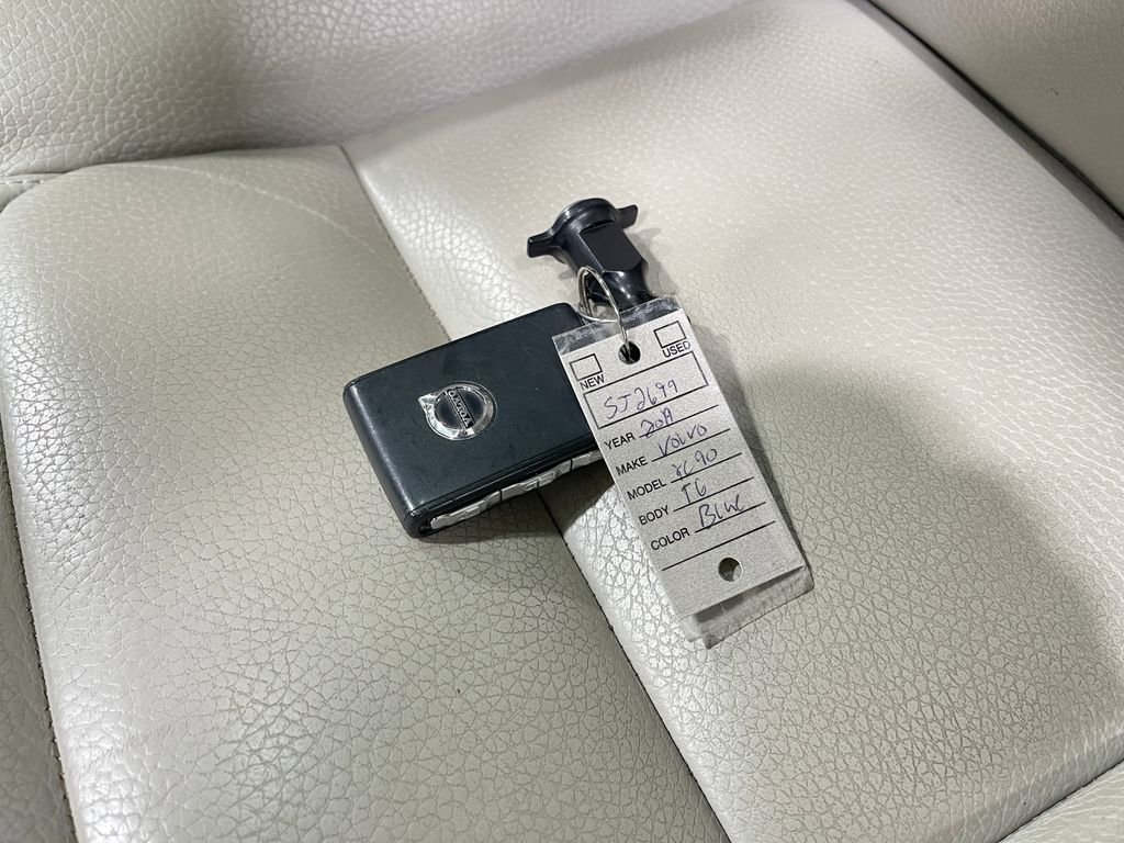 Used 2019 Volvo XC90 T6 Momentum image 40