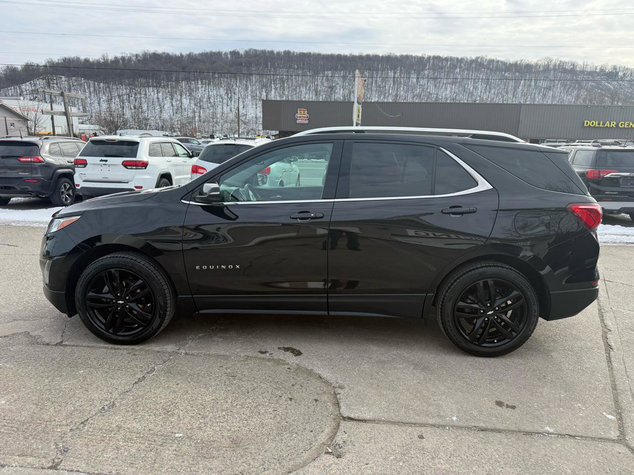 Used 2020 Chevrolet Equinox LT w/ Midnight Edition image 4