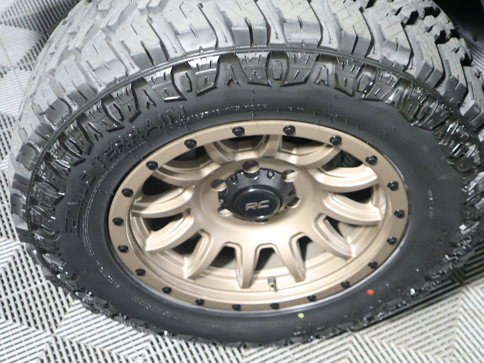 Used 2016 Toyota Tacoma TRD Off-Road w/ Towing Package AWD/4WD image 18