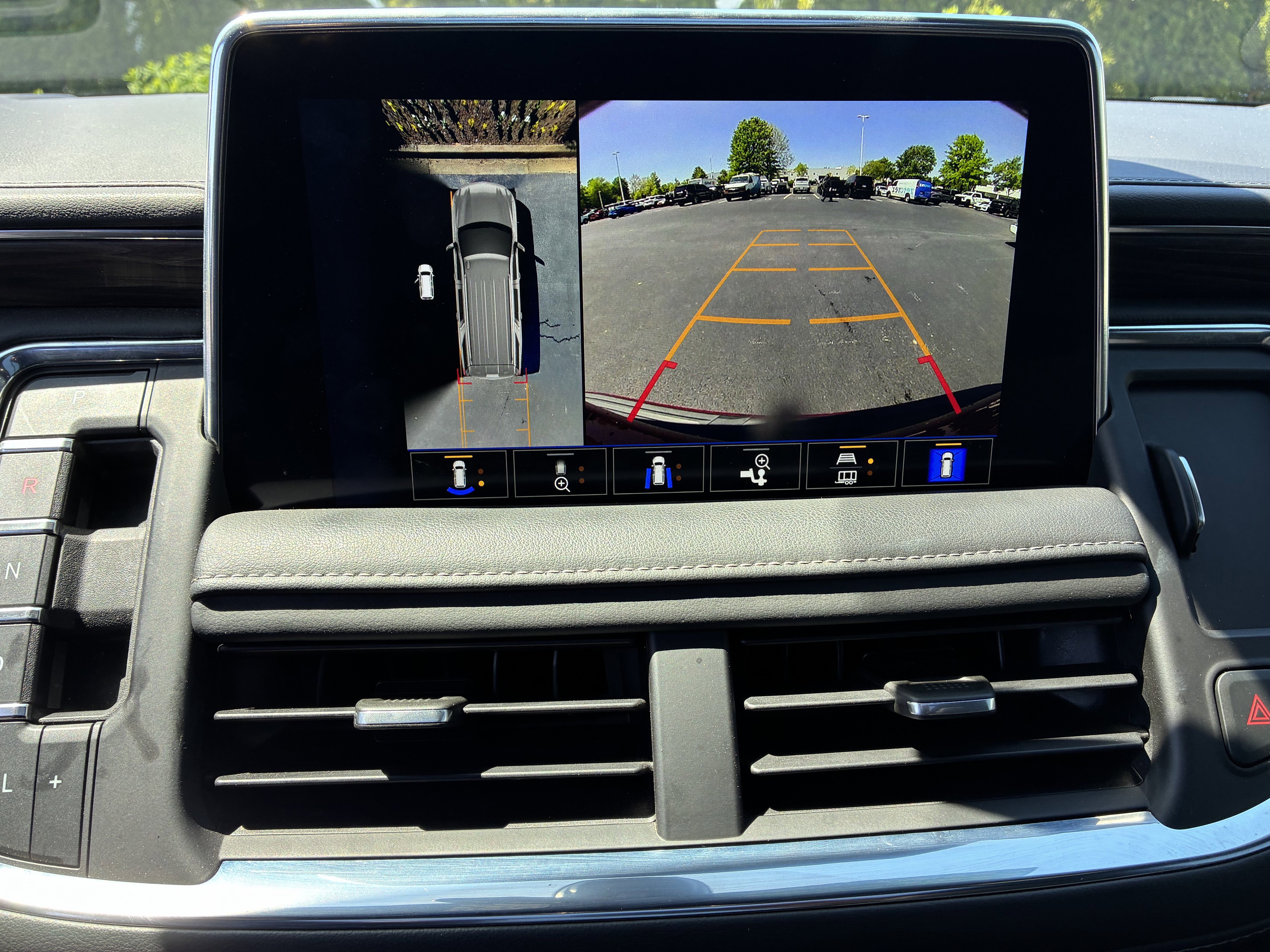 Used 2022 Chevrolet Tahoe LT w/ Luxury Package image 35