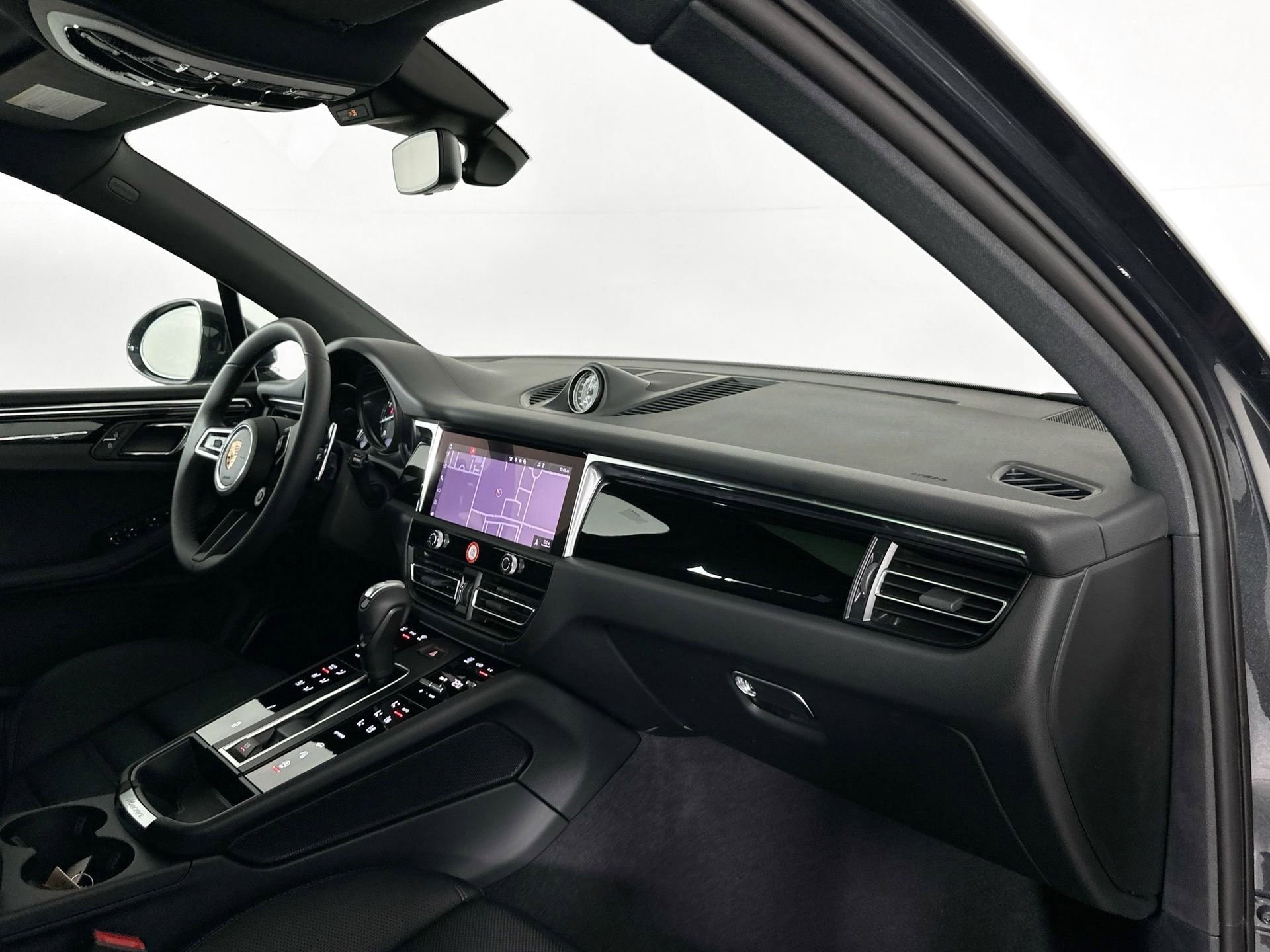 Certified 2025 Porsche Macan image 29