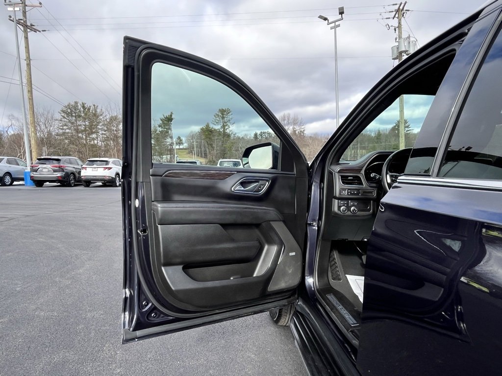 Used 2024 Chevrolet Suburban LT image 12