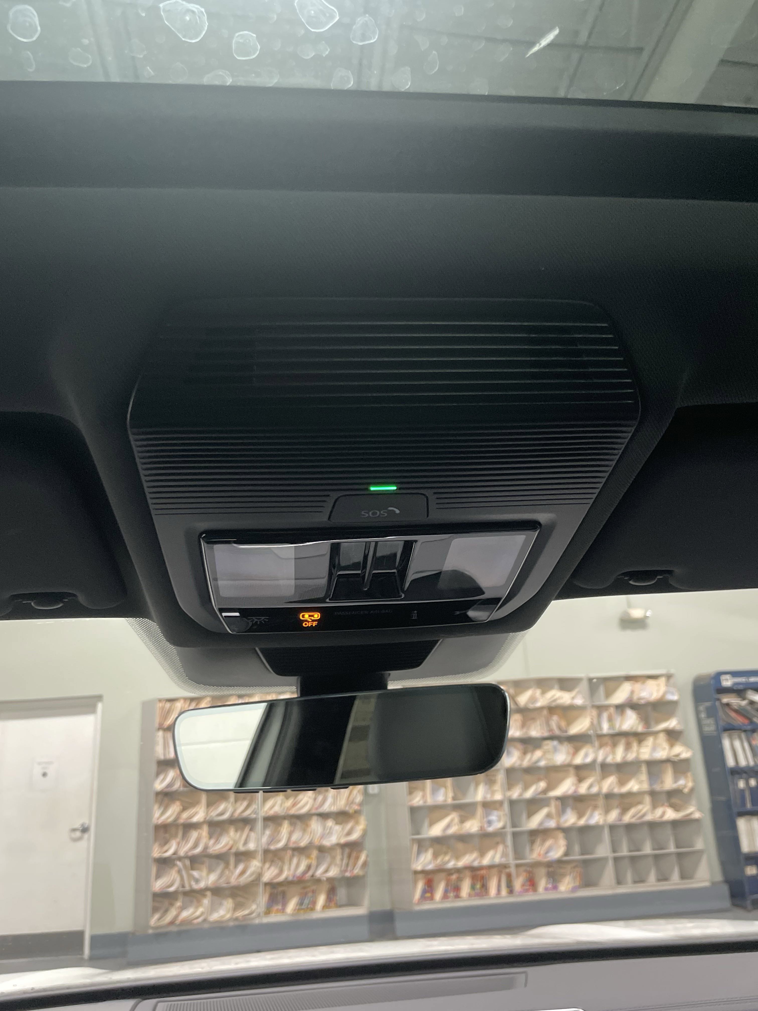 New 2025 Volkswagen Tiguan SE R-Line image 16