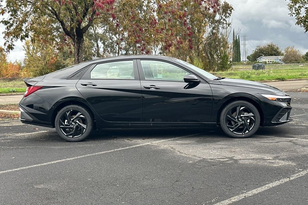 New 2026 Hyundai Elantra Sport image 3