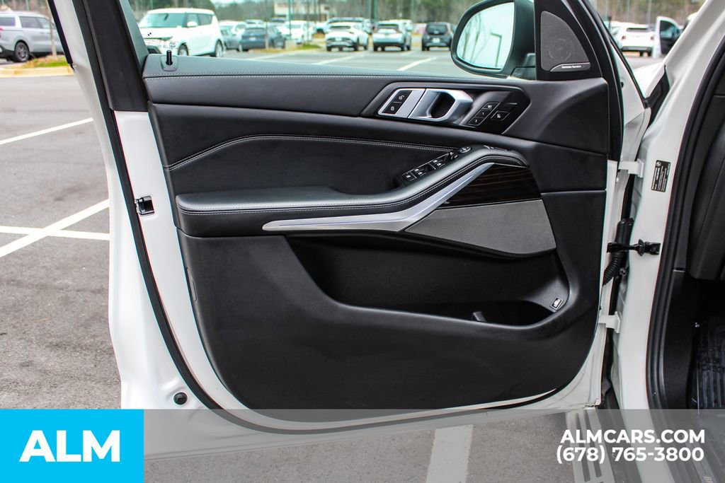 Used 2025 BMW X5 xDrive50e image 39