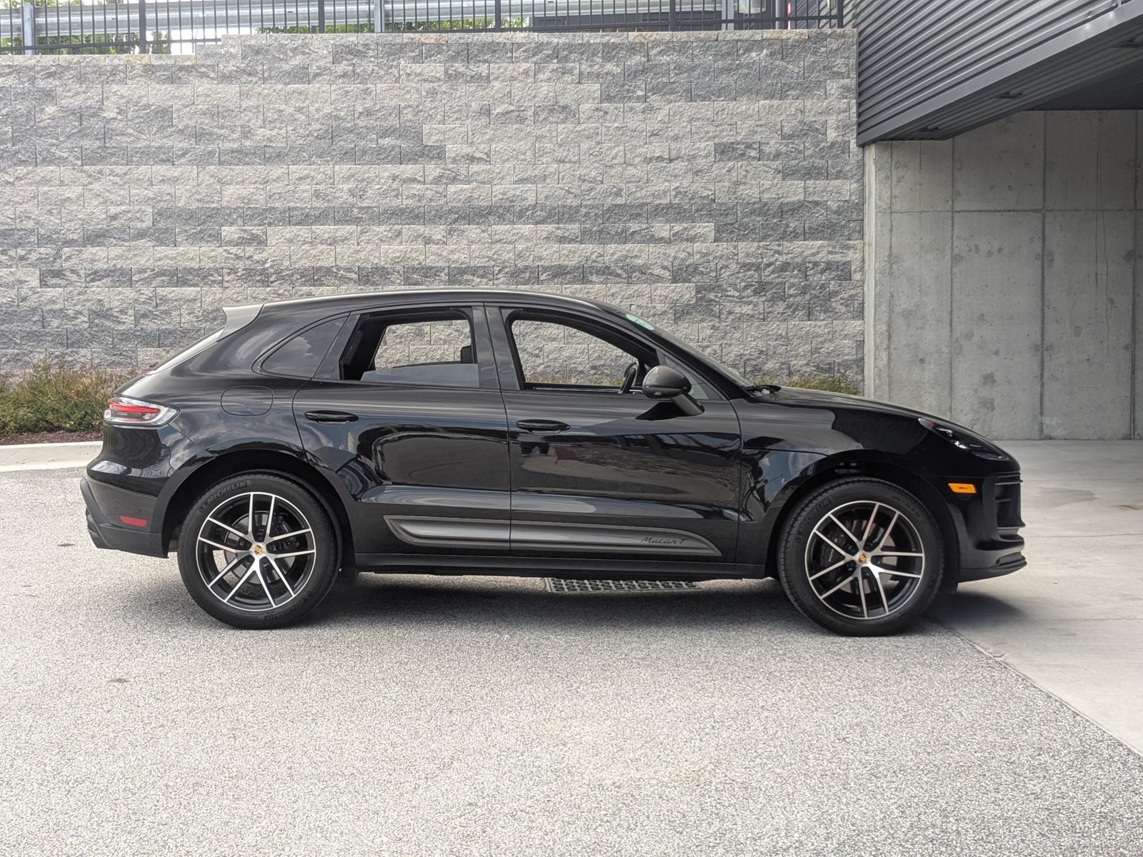 Certified 2023 Porsche Macan Turbo AWD/4WD image 8