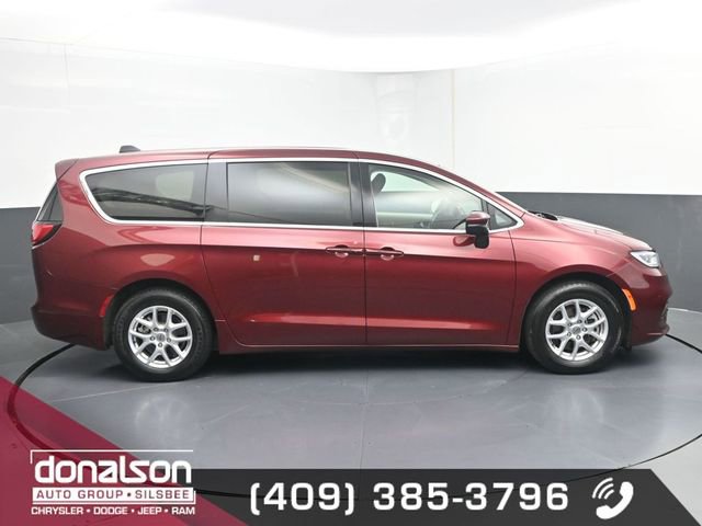 Used 2023 Chrysler Pacifica Touring-L image 2