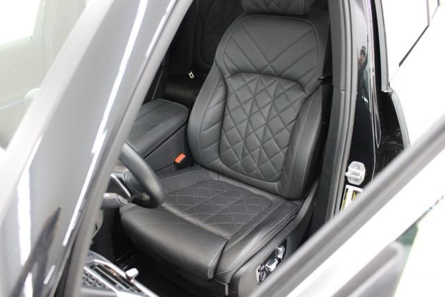 Used 2025 BMW X5 xDrive40i w/ Climate Comfort Package image 32