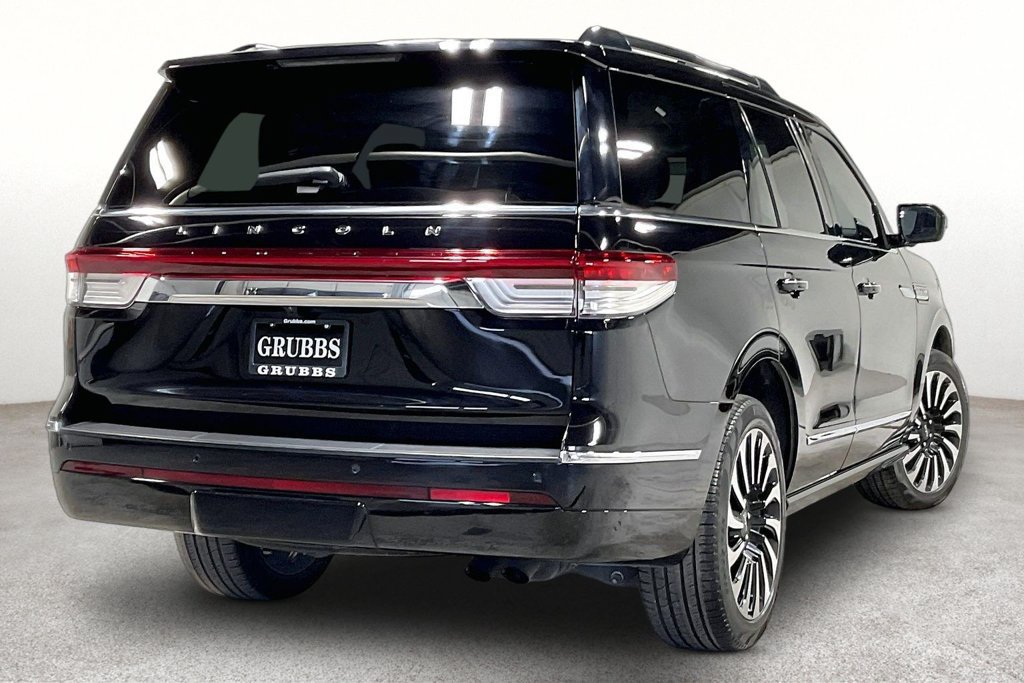 Used 2024 Lincoln Navigator Black Label AWD/4WD image 2