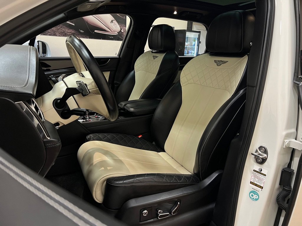 Used 2019 Bentley Bentayga image 45