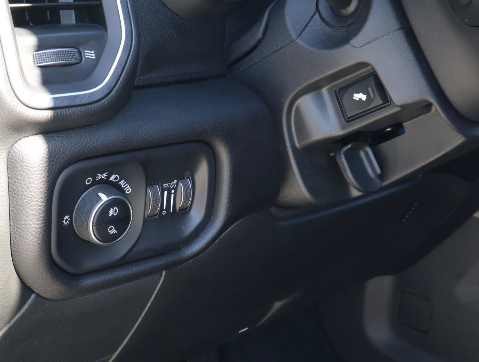 Used 2025 RAM 2500 Laramie w/ Night Edition AWD/4WD image 24