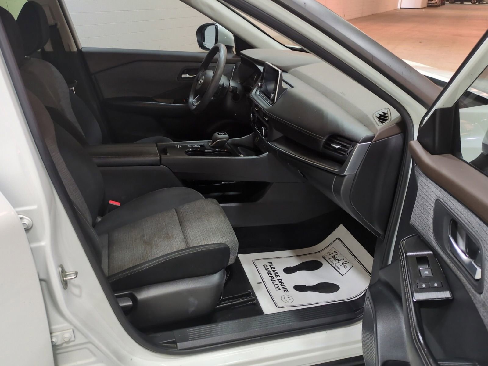Used 2023 Nissan Rogue SV FWD image 10