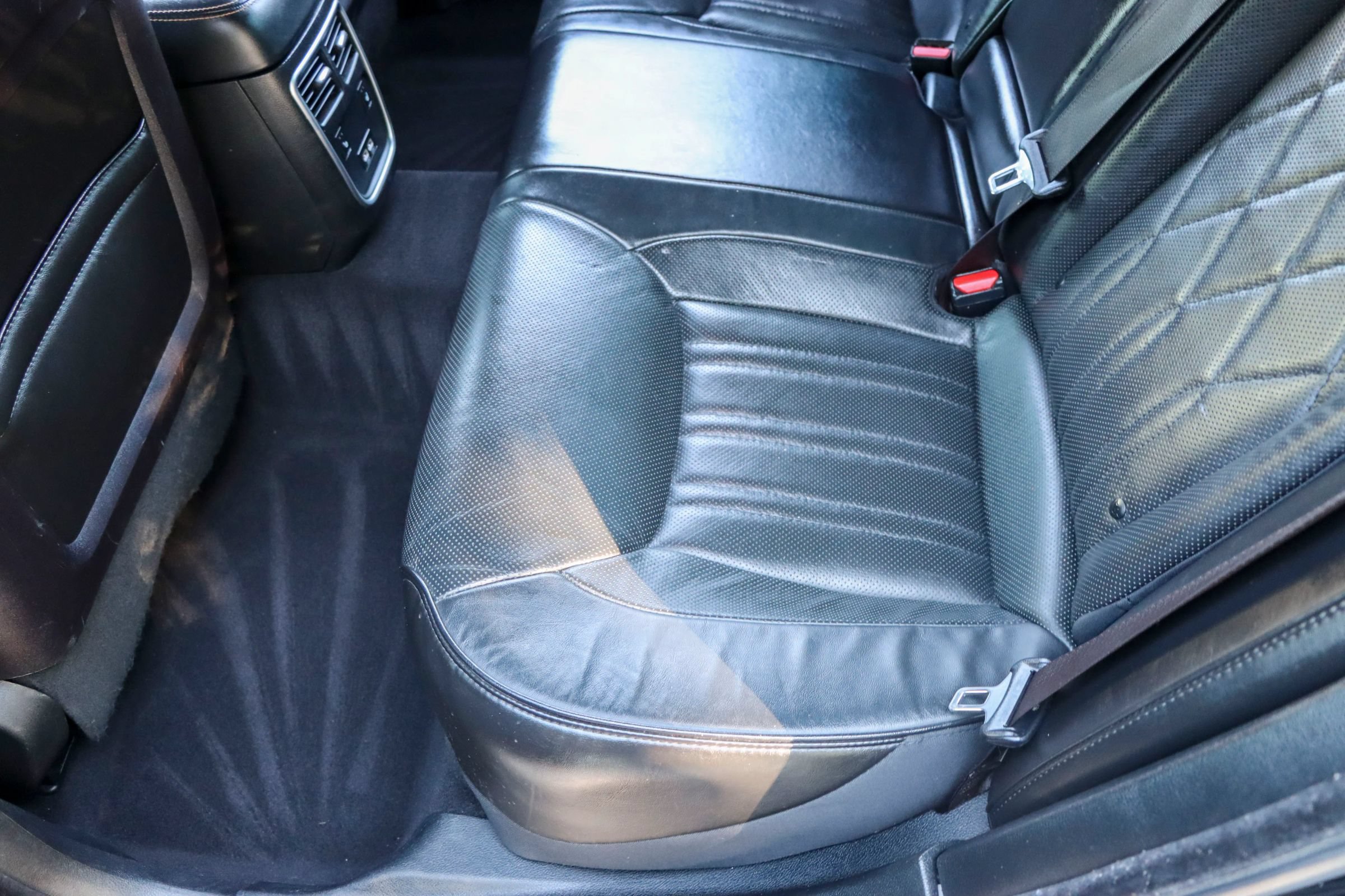 Used 2019 Chrysler 300 C RWD image 17